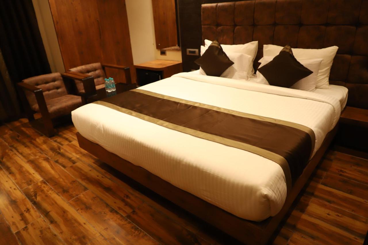 Hotel Emperio Grand Lucknow Exterior foto
