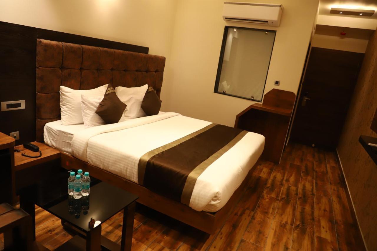 Hotel Emperio Grand Lucknow Exterior foto