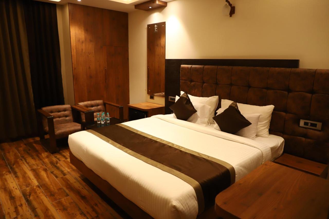 Hotel Emperio Grand Lucknow Exterior foto